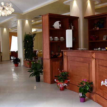 Hotel Riviera Azzurra オリヴェーリ エクステリア 写真