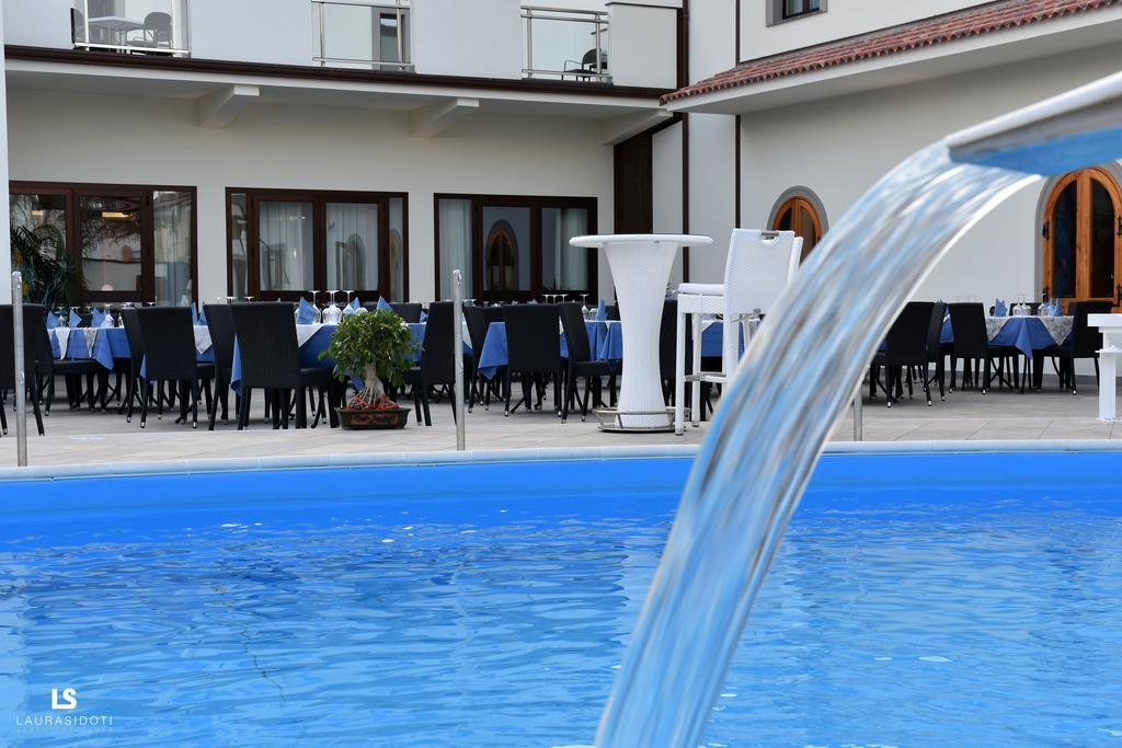 Hotel Riviera Azzurra オリヴェーリ エクステリア 写真